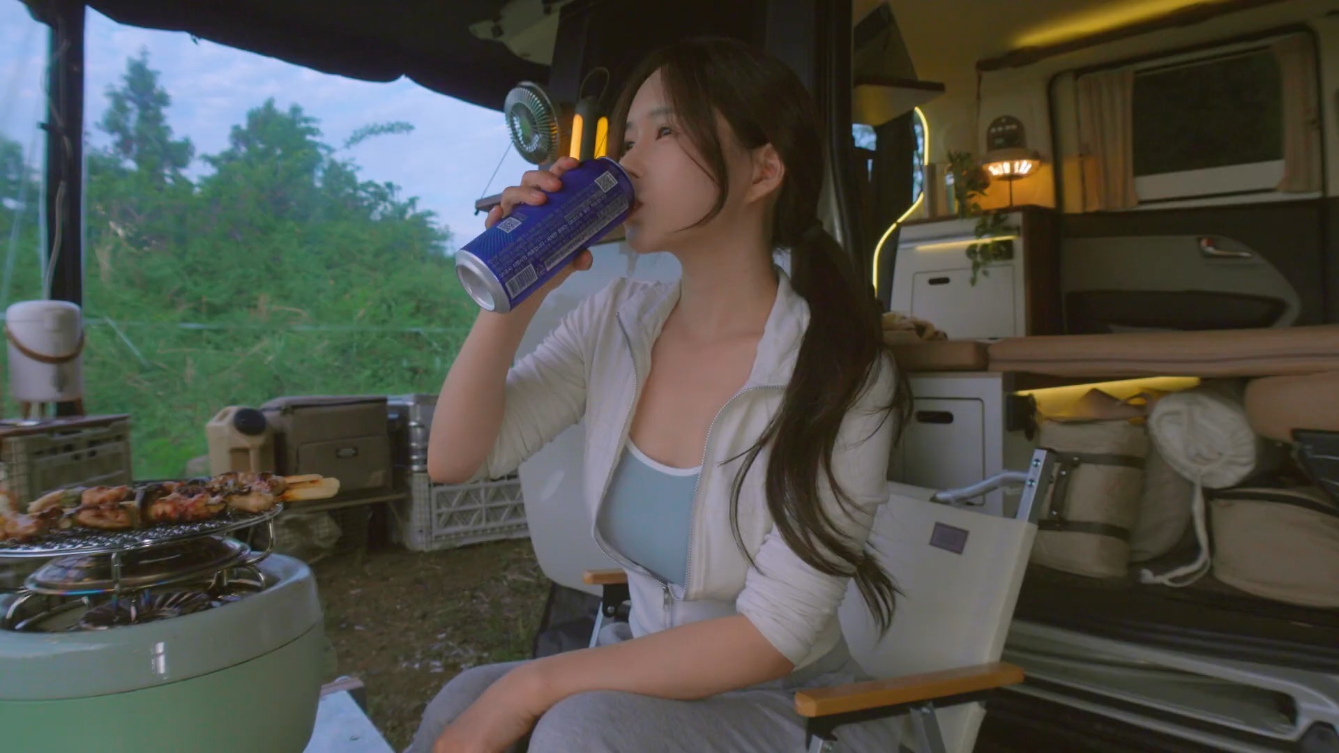 直击南海问题，王毅六连问：滥用仲裁，外交努力还有没有意义？| 图览天下